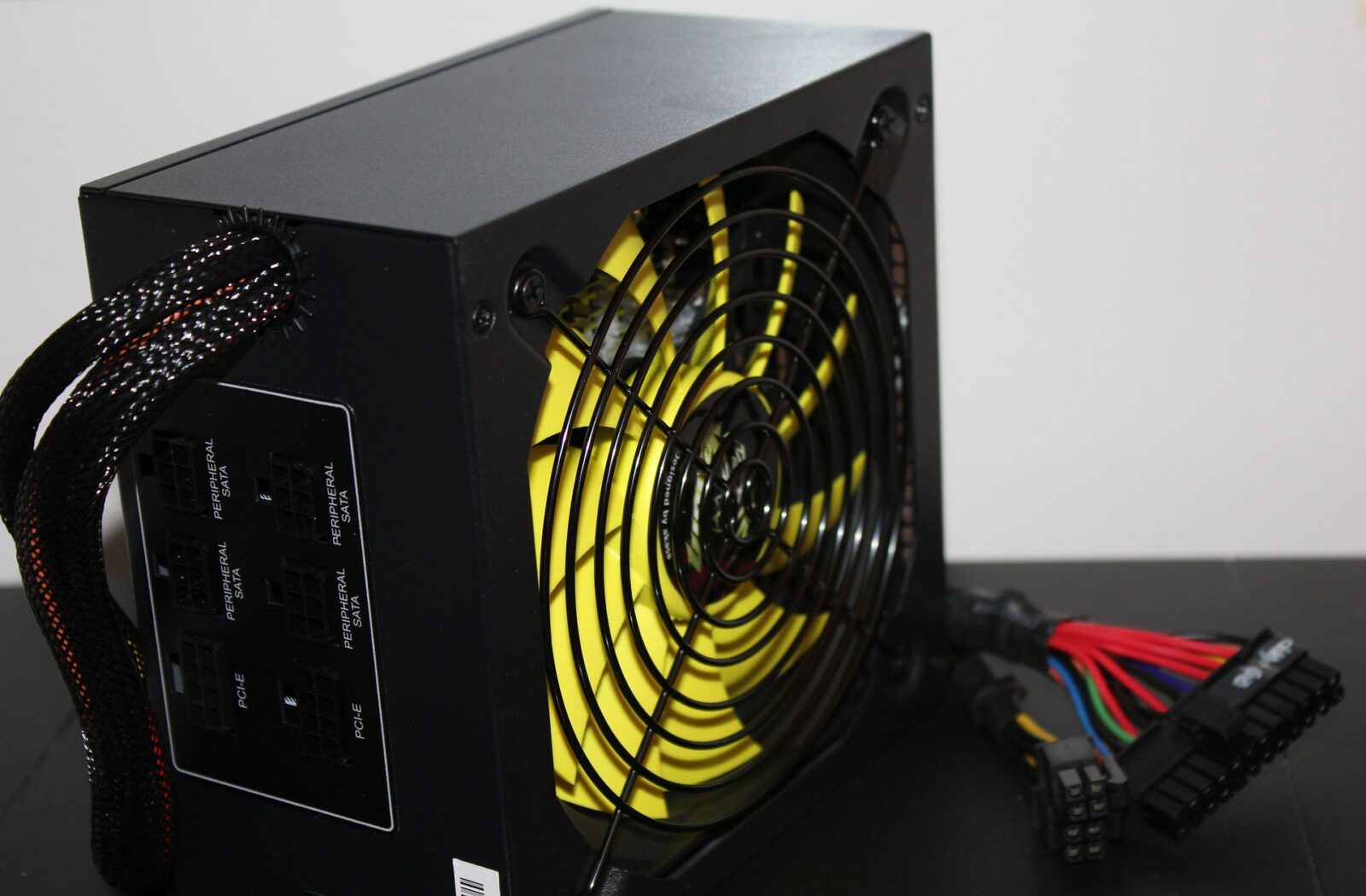 パソコン用電源ユニットの選び方とおすすめ製品21選 難しい電源ユニットの選び方を分かりやすく解説します。 | パソコンとカメラがすきな人のため ...